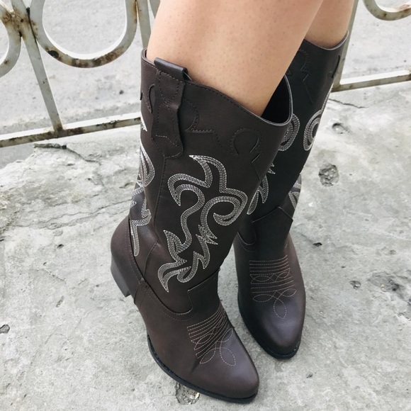 Classic Embroidered Western Rodeo Cowboy Boots - Picture 4 of 9